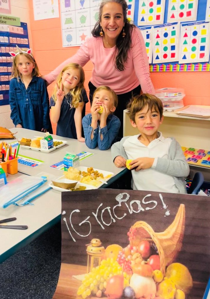 Photo of parent and student at Thanksgiving lunch in classroom